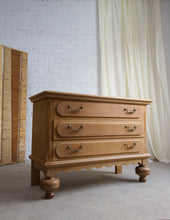 Load image into Gallery viewer, Solid Oak Chest Of Drawers With Bun Feet
