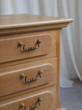 Load image into Gallery viewer, Solid Oak Chest Of Drawers With Bun Feet