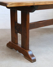 Load image into Gallery viewer, Solid Oak Spanish Hand Carved Table