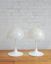 Load image into Gallery viewer, Mushroom Lamp With Scalloped Edge Shades