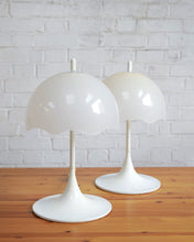 Load image into Gallery viewer, Mushroom Lamp With Scalloped Edge Shades