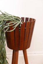 Load image into Gallery viewer, 1960s Gladlyn WarePplanter / Plant Holder