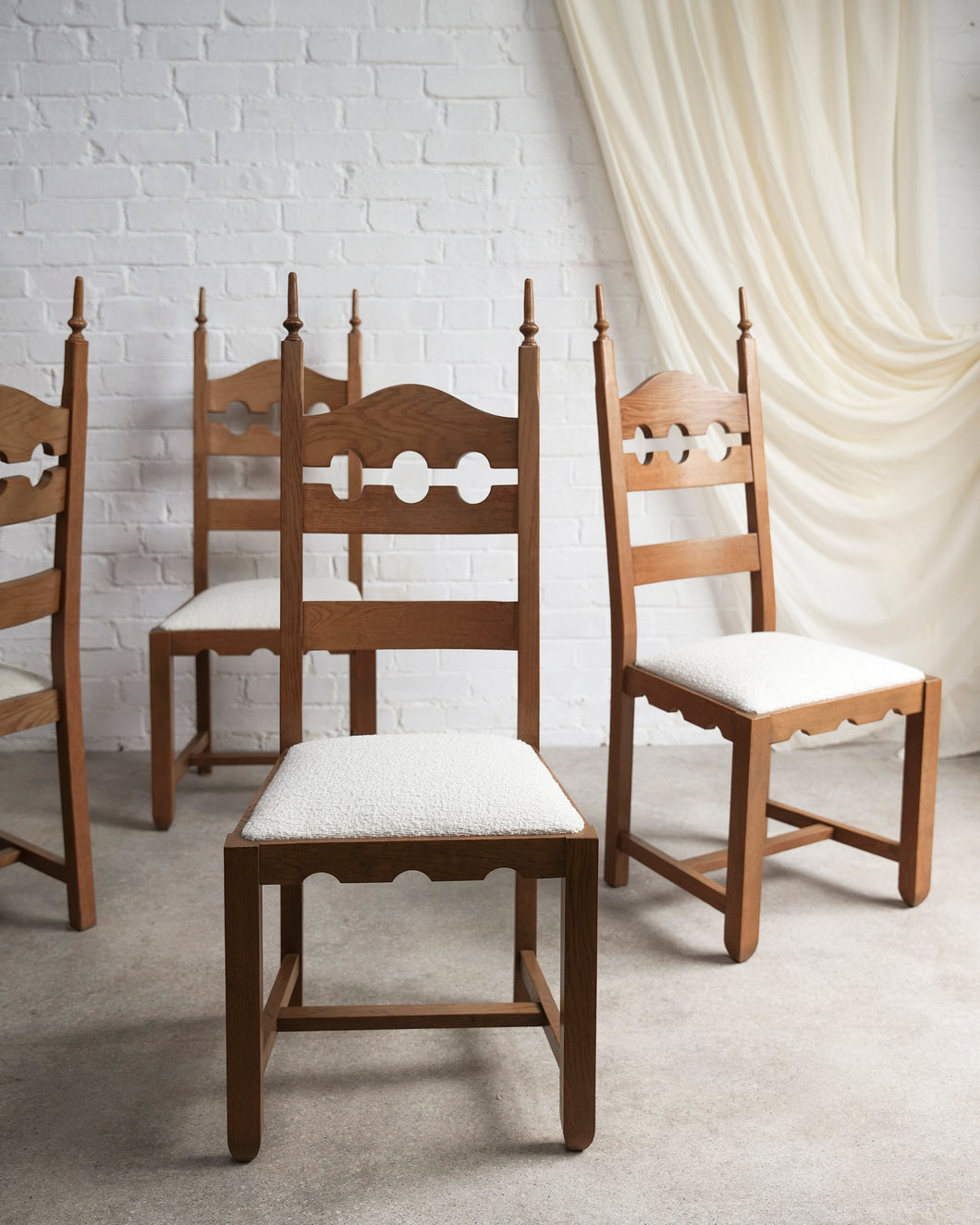 Set Of 4 Razor Back Dining Chairs