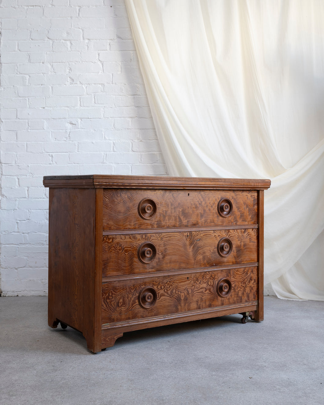 antique Oak Chst of drawers on castors 