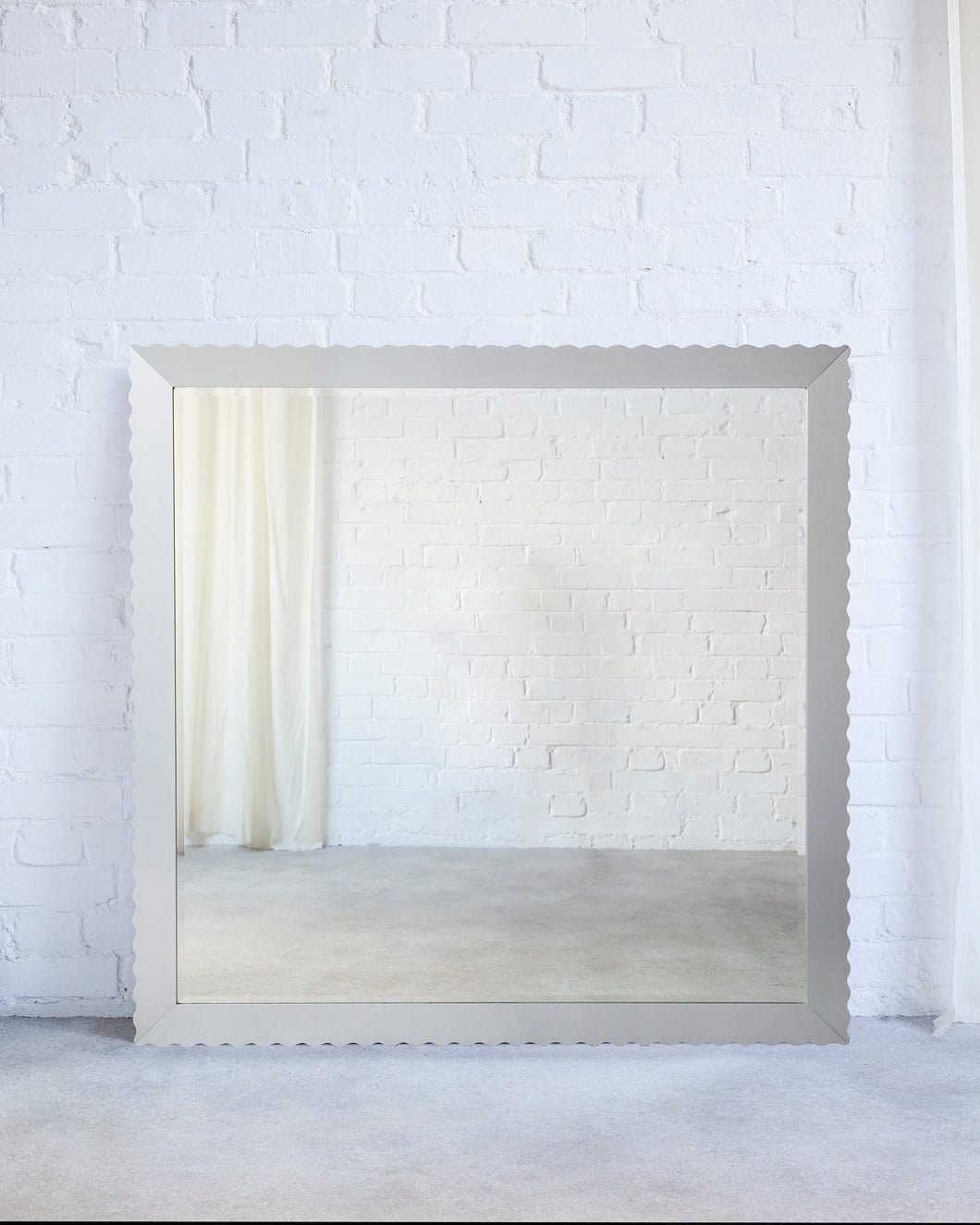 Ycami Magia Mirror With Wavy Edge