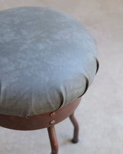 Load image into Gallery viewer, Wiggle stool

