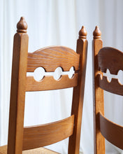 Load image into Gallery viewer, Set of 6 Razor Back Dining Chairs With Rush Seats
