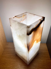 Load image into Gallery viewer, Beautiful Vintage Onyx Table Lamp
