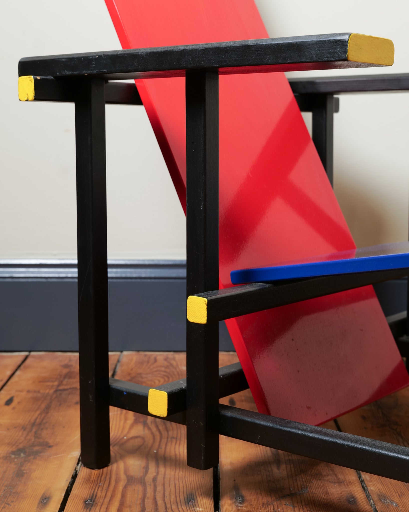 Gerrit Rietveld Products Gerrit Rietveld Red And Blue Chair – Vantage Living
