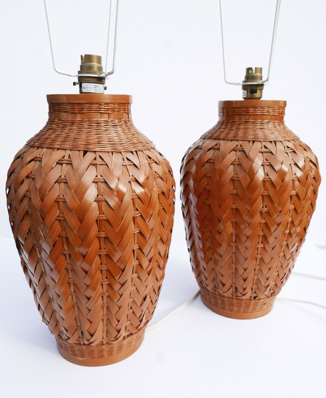 Stunning Vintage Basket Weave Woven Lamp